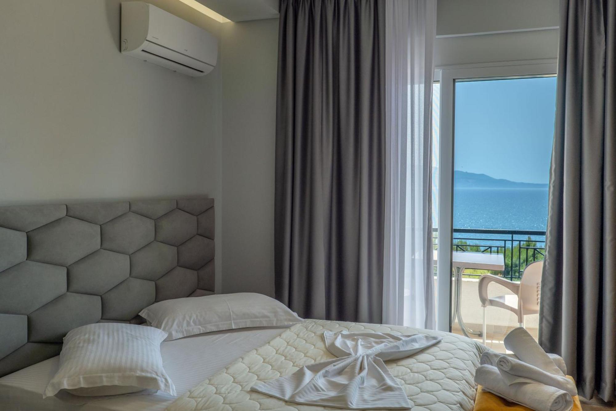 Sunkised Hotel Sarandë Esterno foto