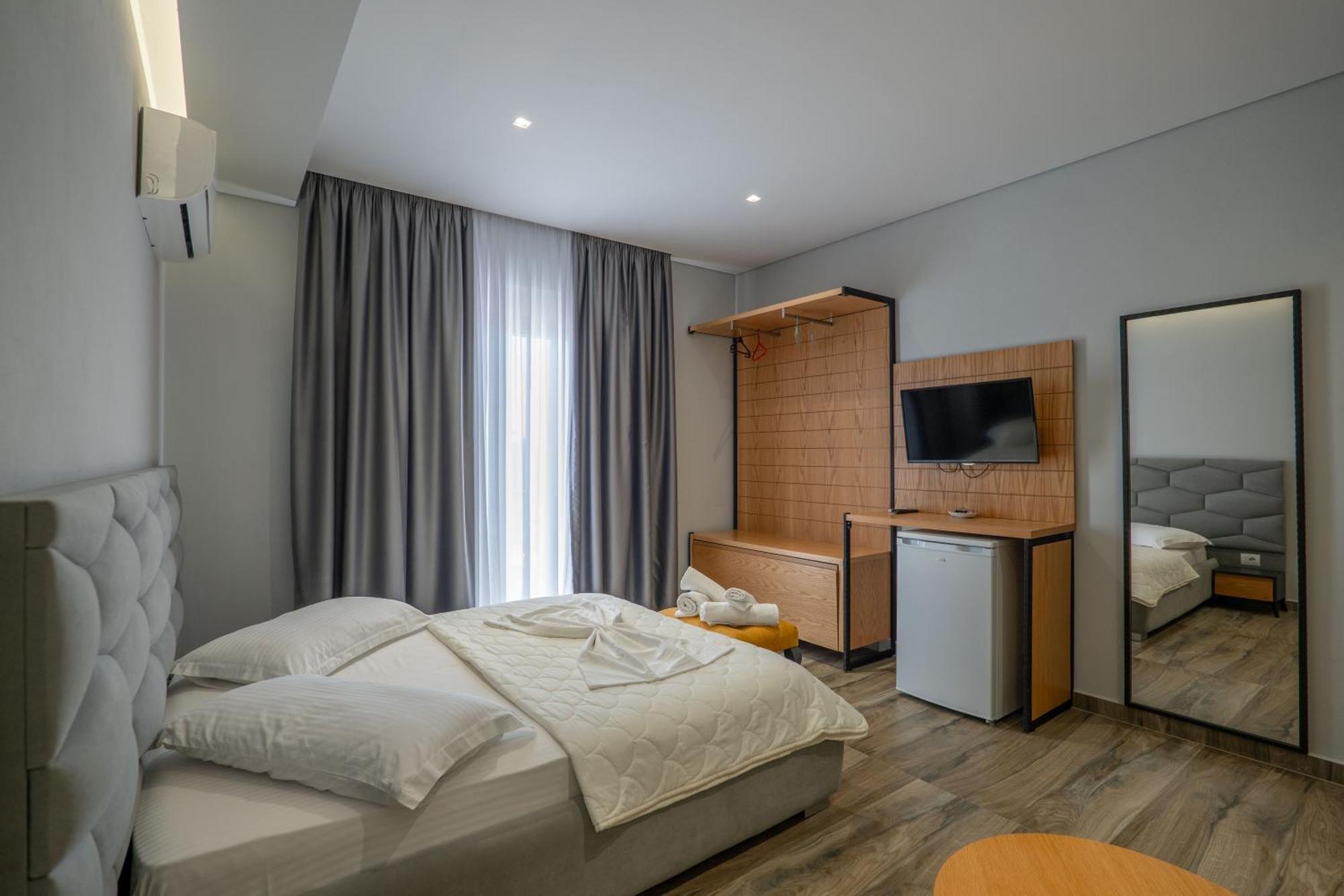 Sunkised Hotel Sarandë Esterno foto