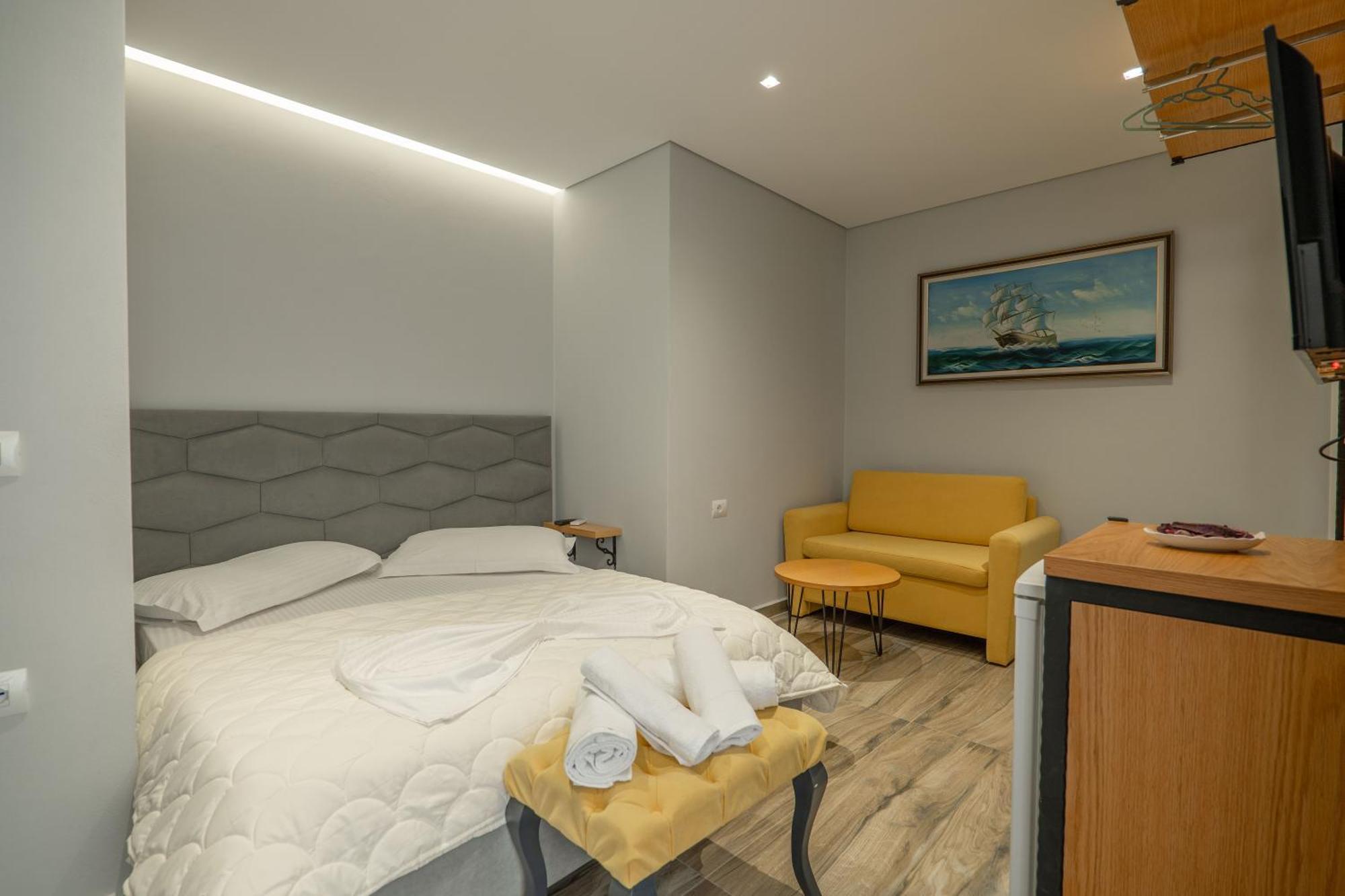 Sunkised Hotel Sarandë Esterno foto