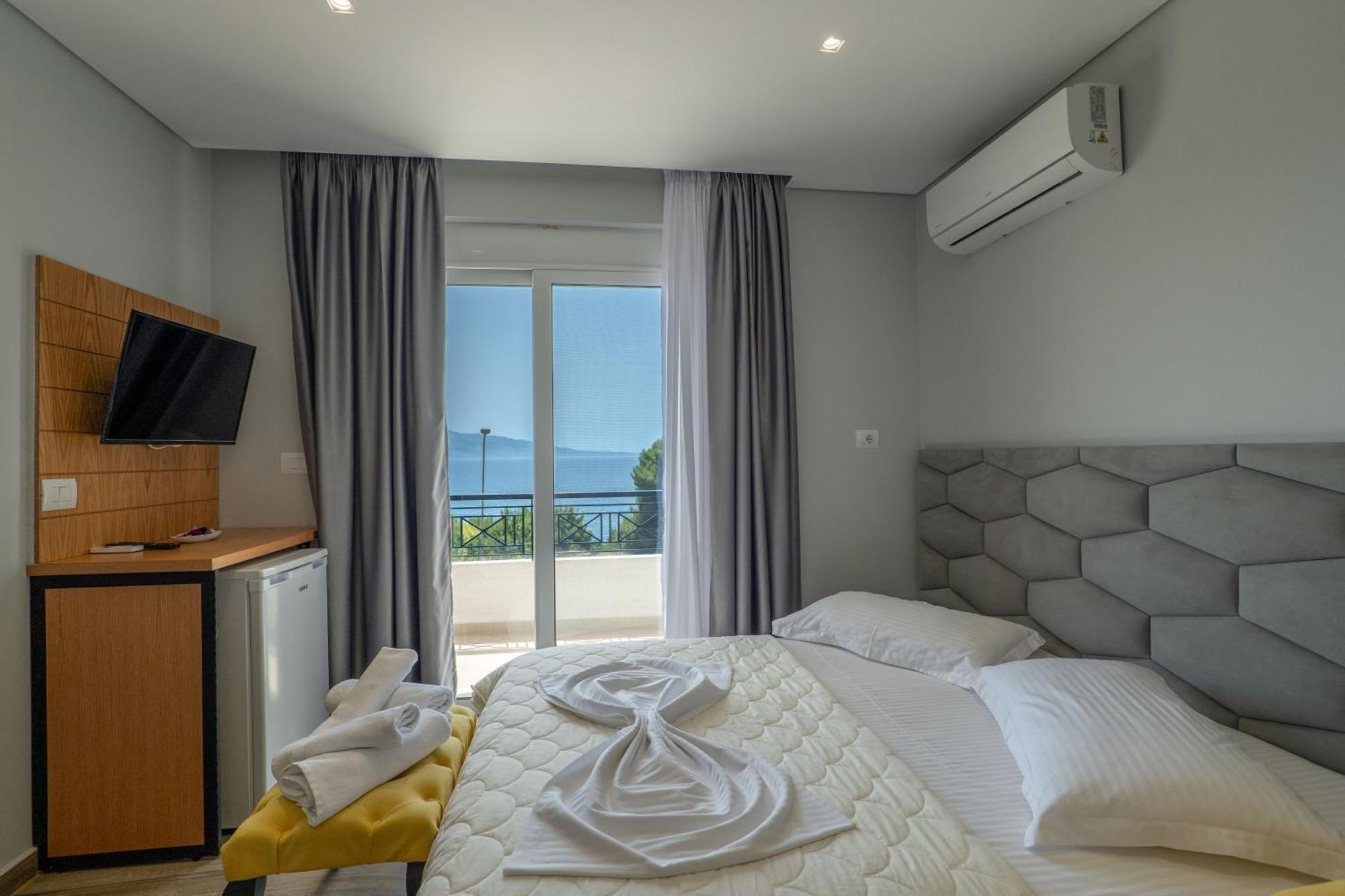 Sunkised Hotel Sarandë Esterno foto
