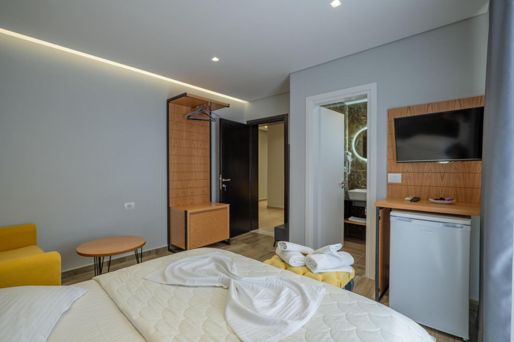 Sunkised Hotel Sarandë Esterno foto