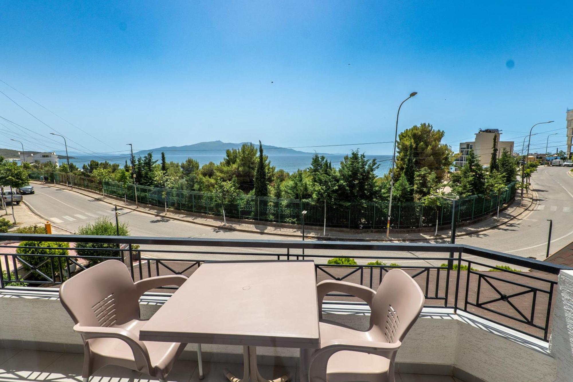 Sunkised Hotel Sarandë Esterno foto