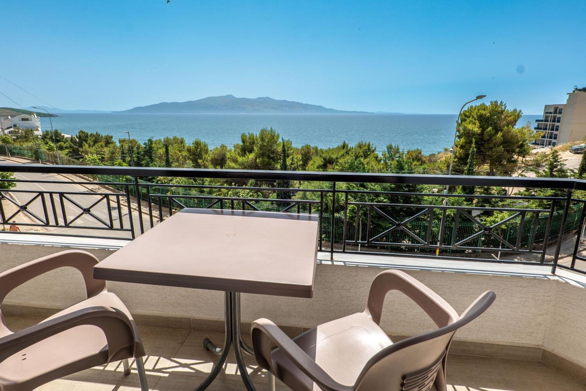Sunkised Hotel Sarandë Esterno foto
