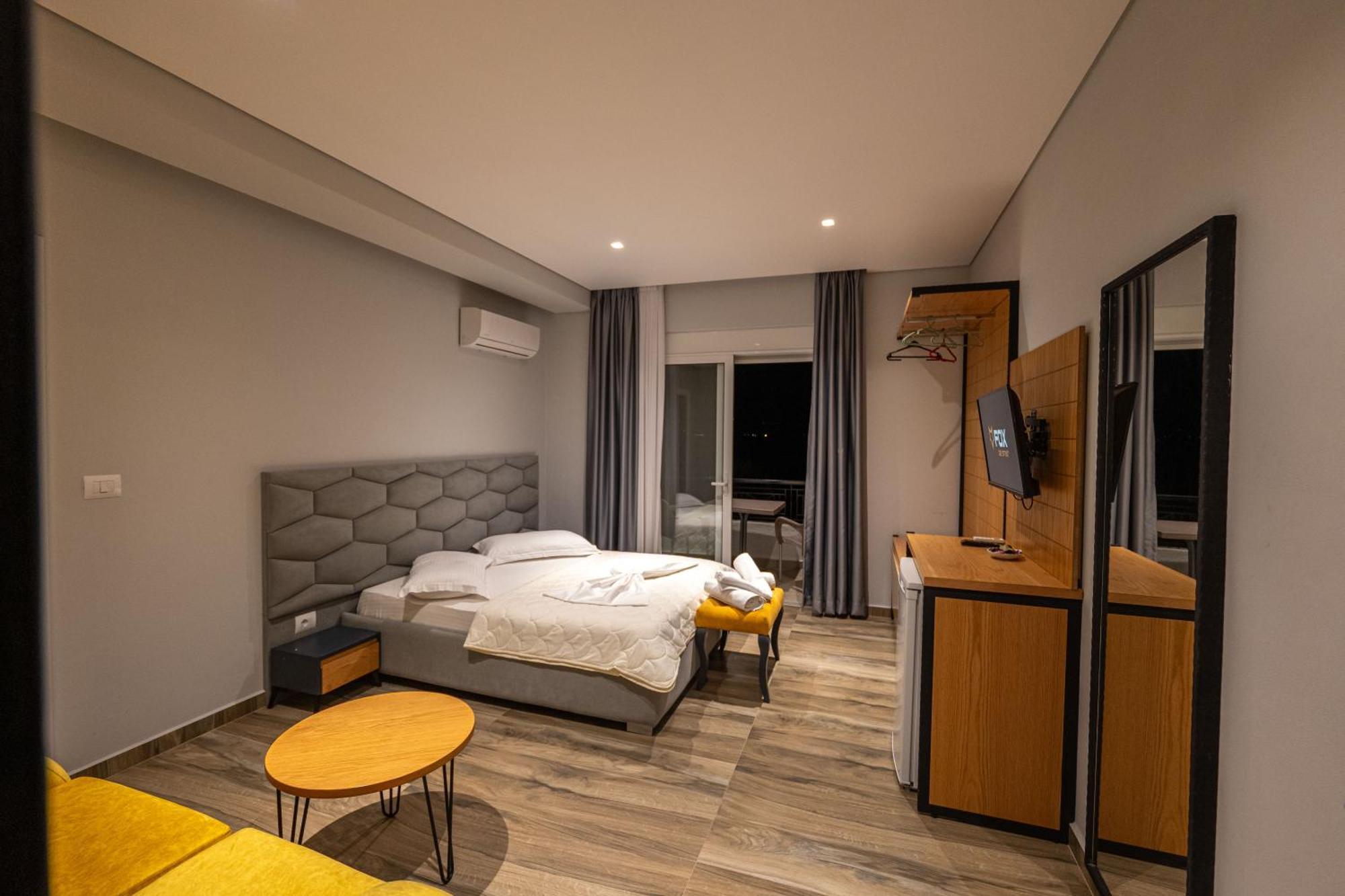 Sunkised Hotel Sarandë Esterno foto