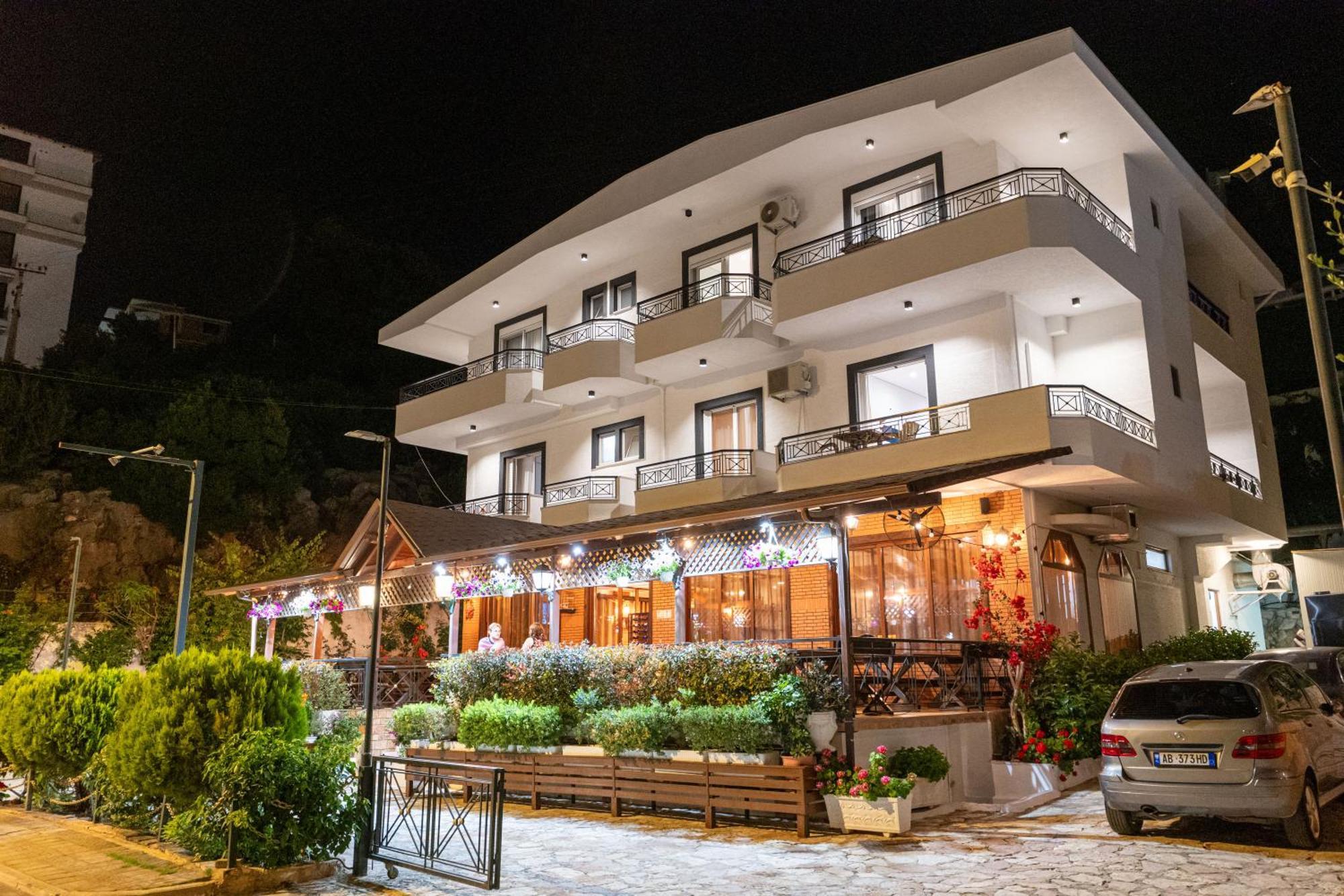 Sunkised Hotel Sarandë Esterno foto