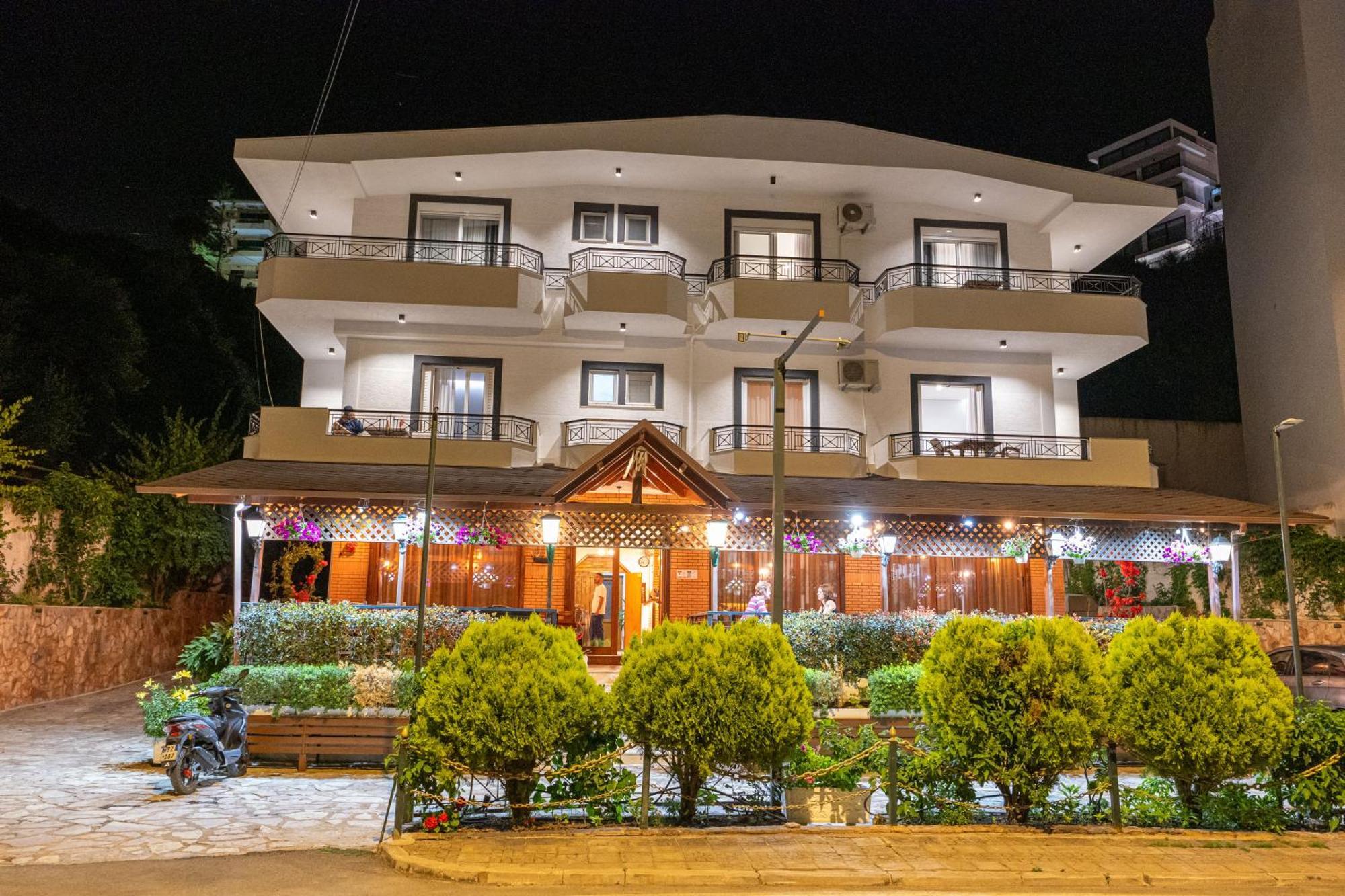 Sunkised Hotel Sarandë Esterno foto