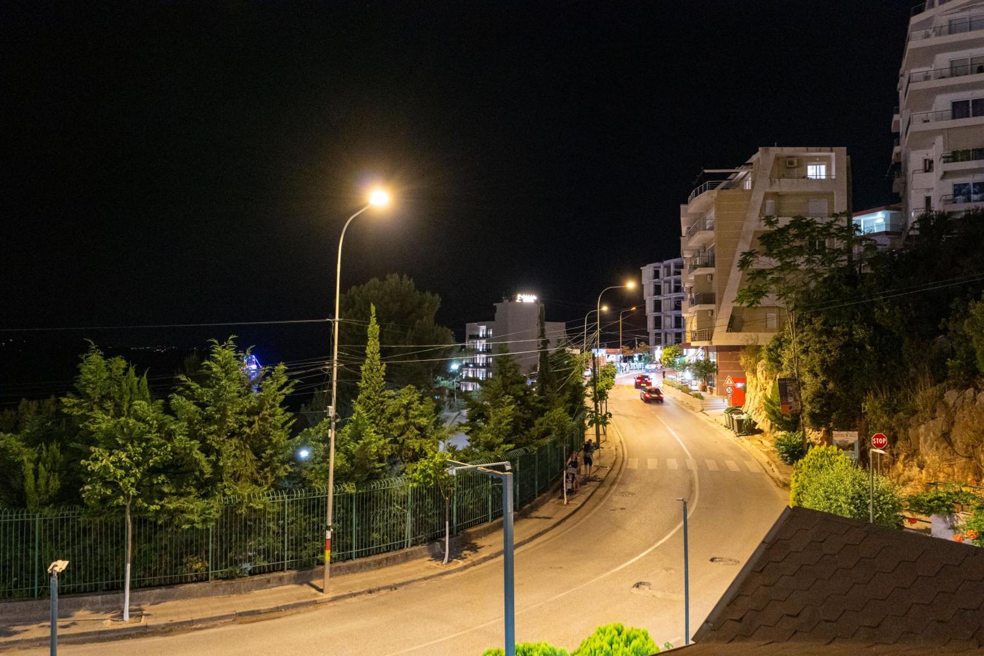 Sunkised Hotel Sarandë Esterno foto