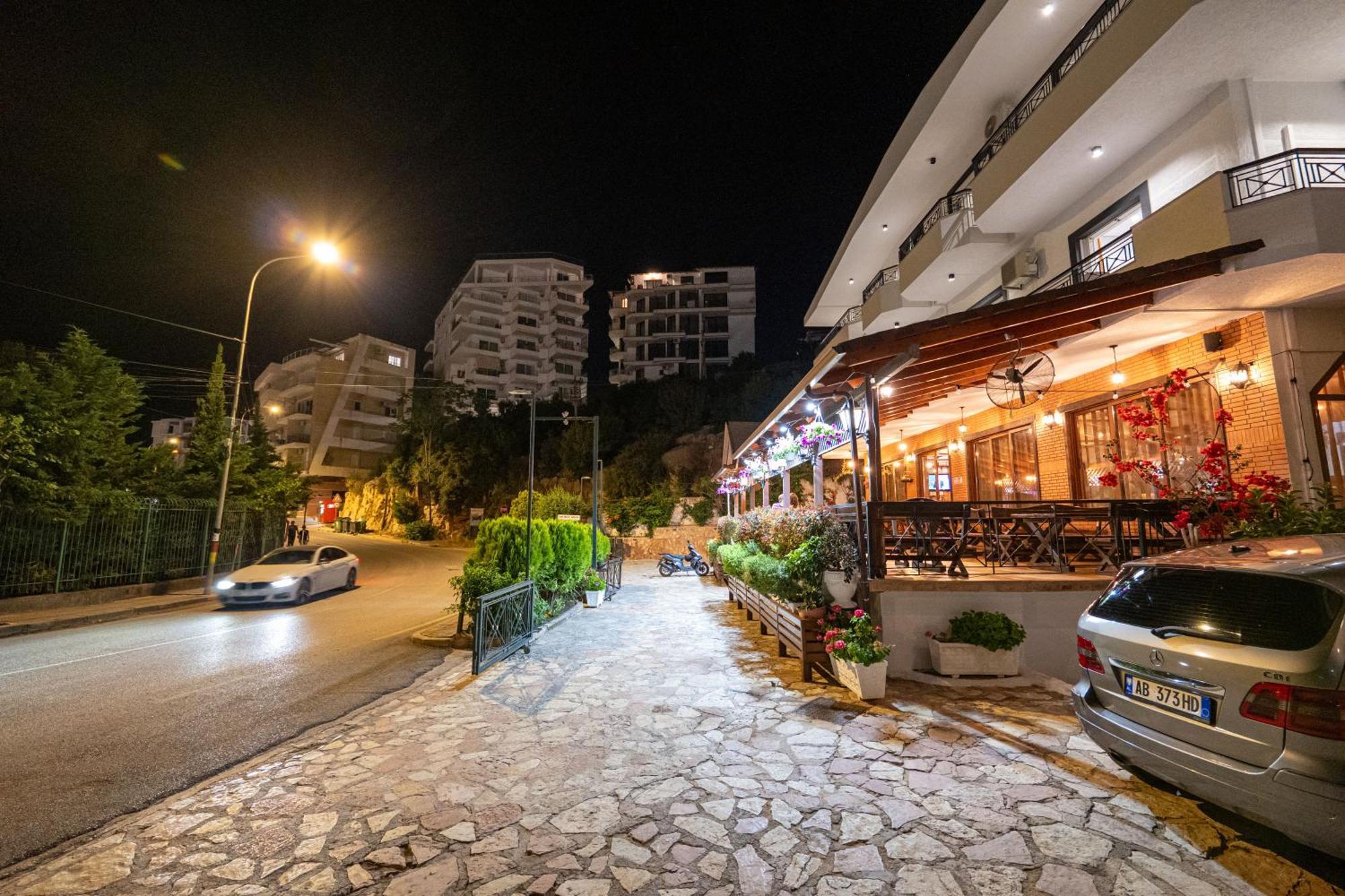 Sunkised Hotel Sarandë Esterno foto