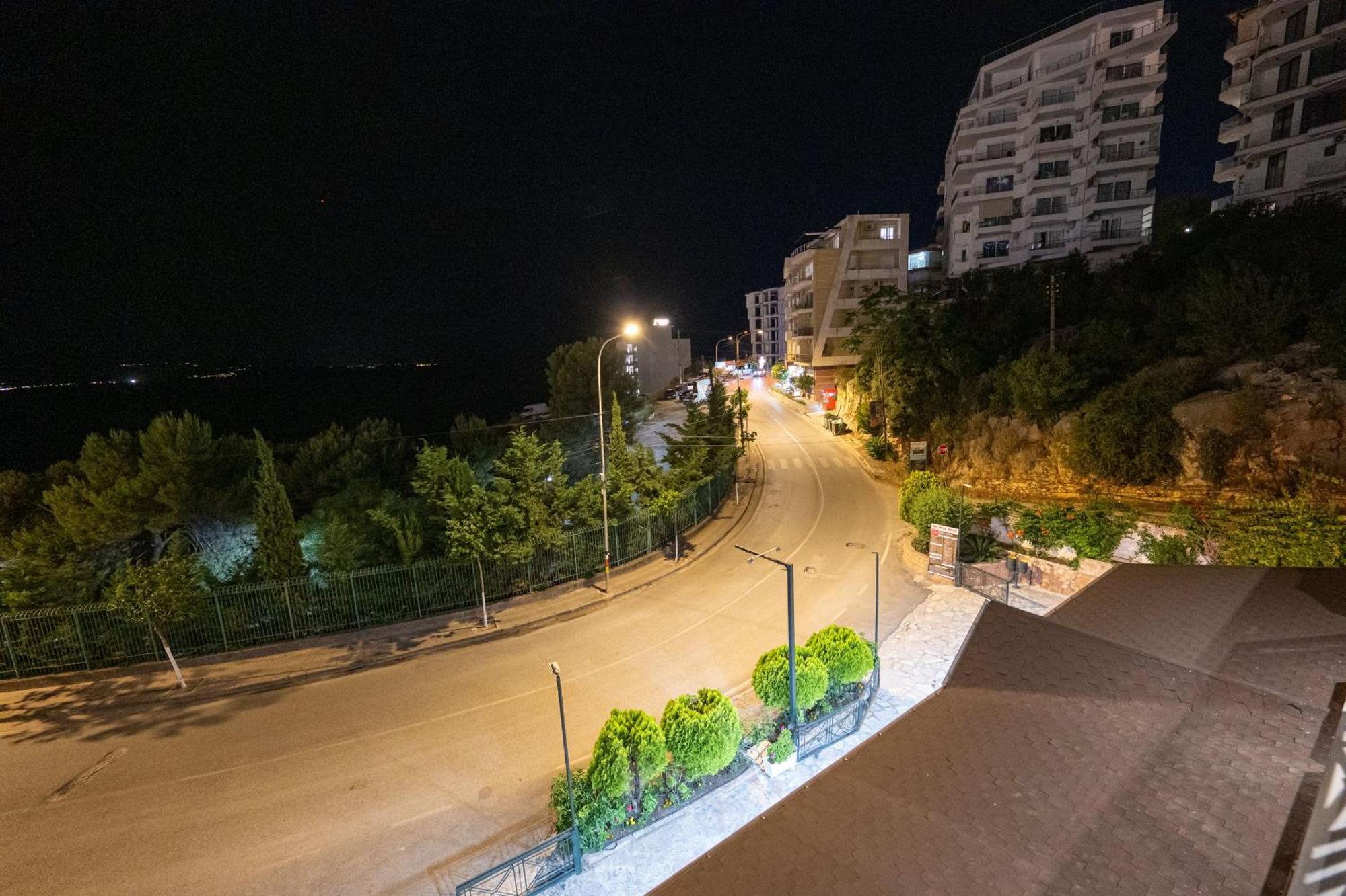 Sunkised Hotel Sarandë Esterno foto