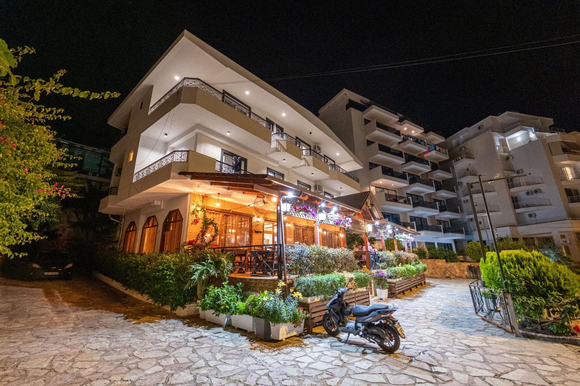 Sunkised Hotel Sarandë Esterno foto