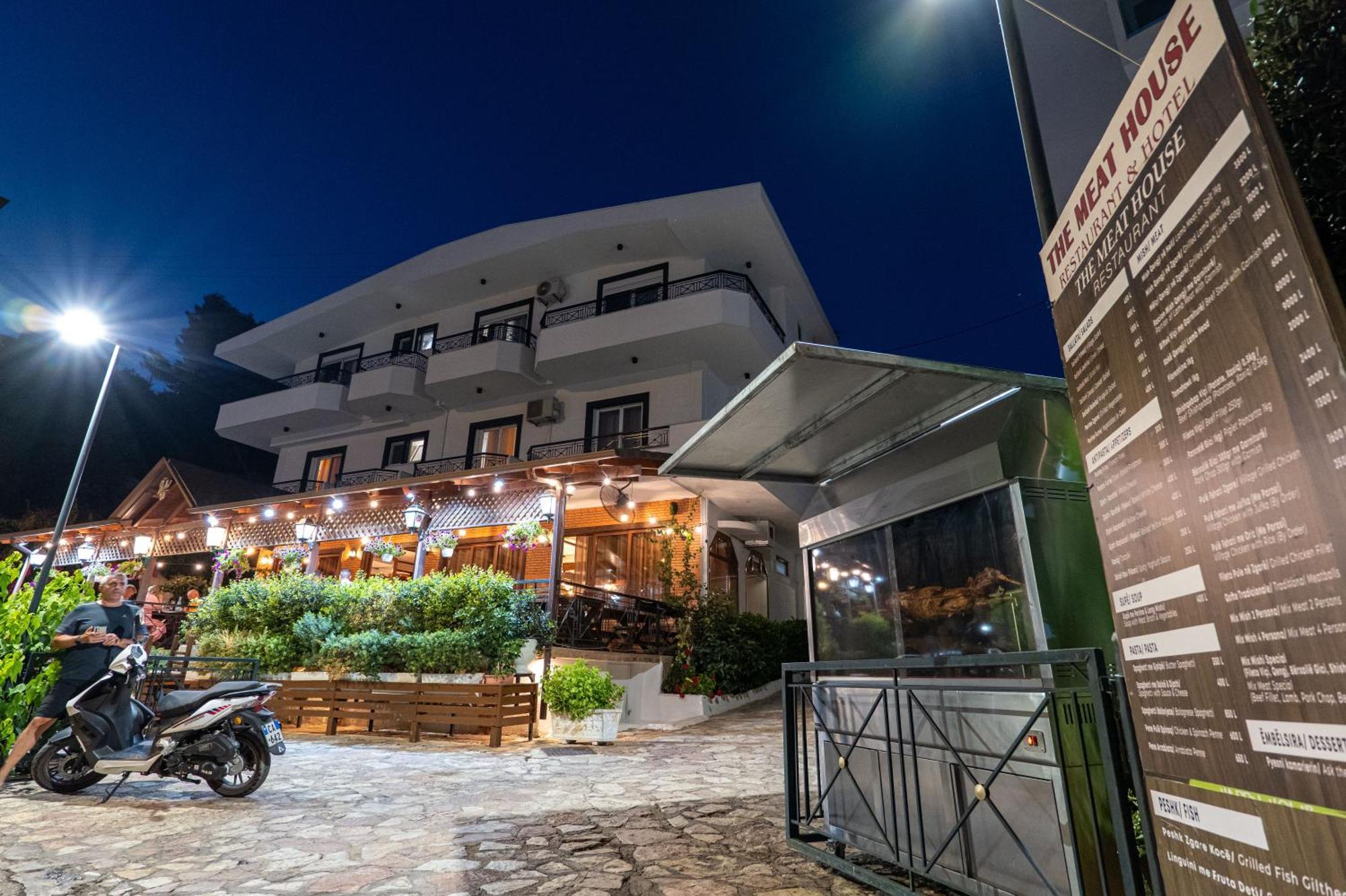 Sunkised Hotel Sarandë Esterno foto