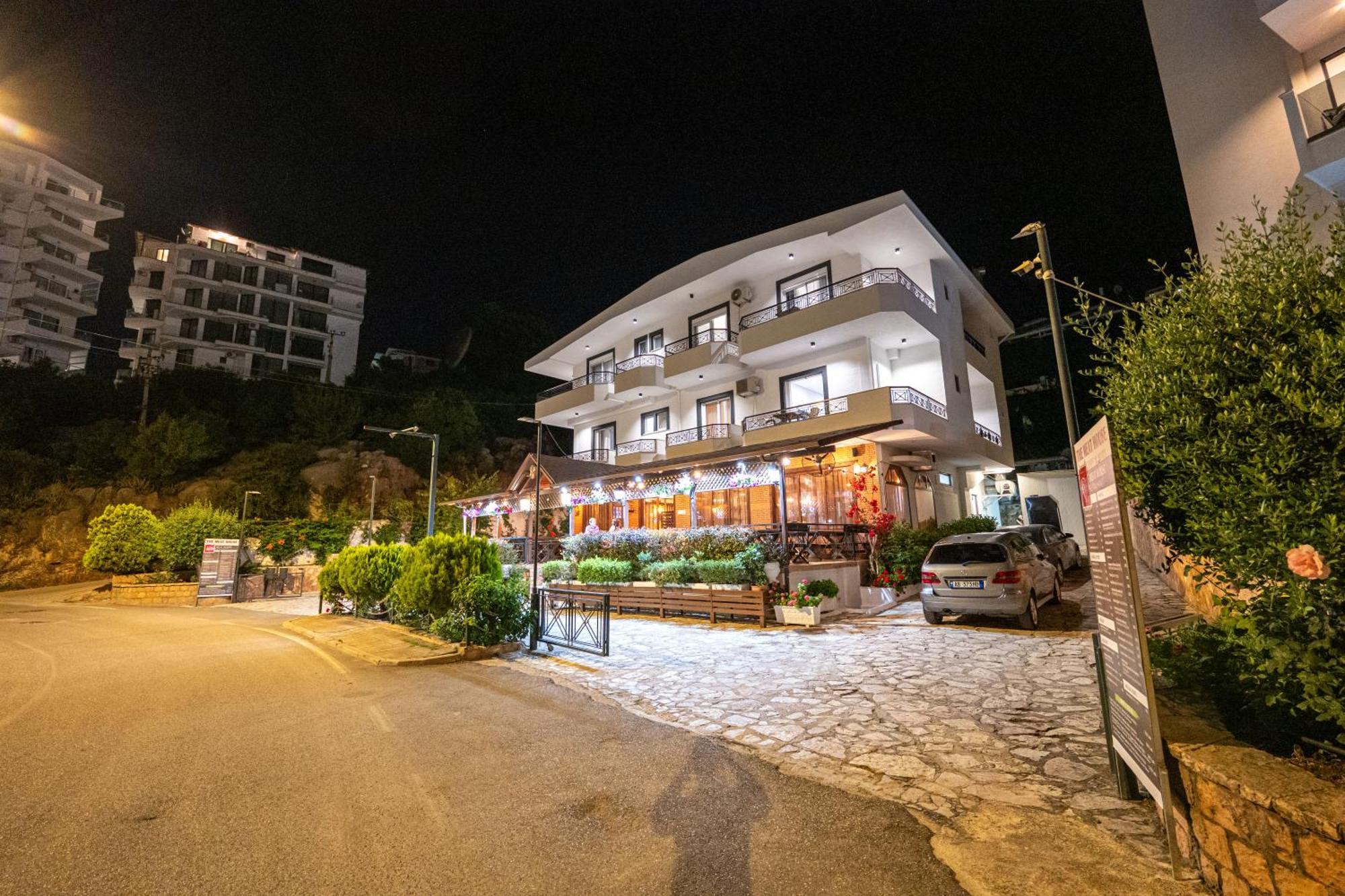 Sunkised Hotel Sarandë Esterno foto