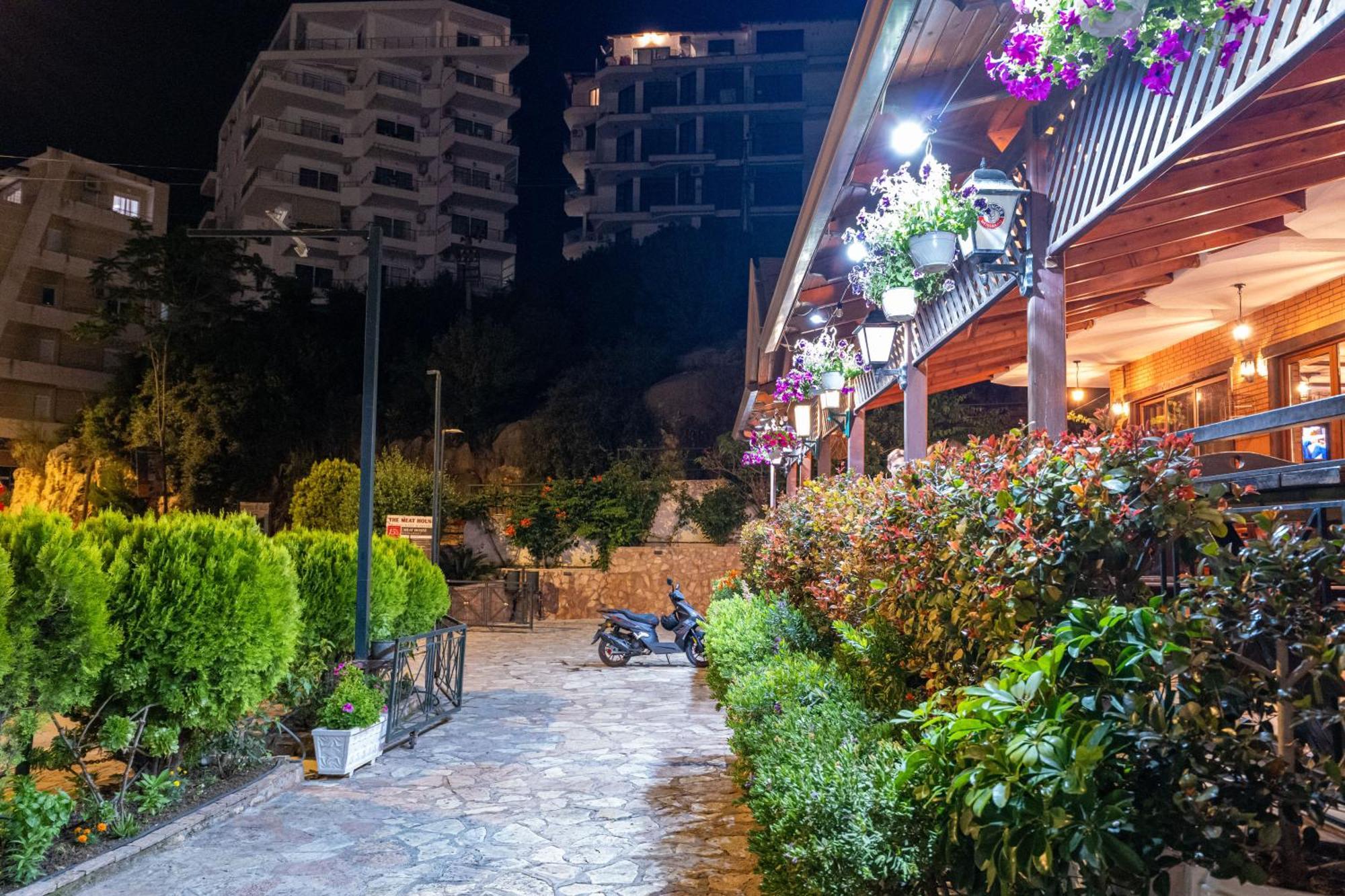 Sunkised Hotel Sarandë Esterno foto