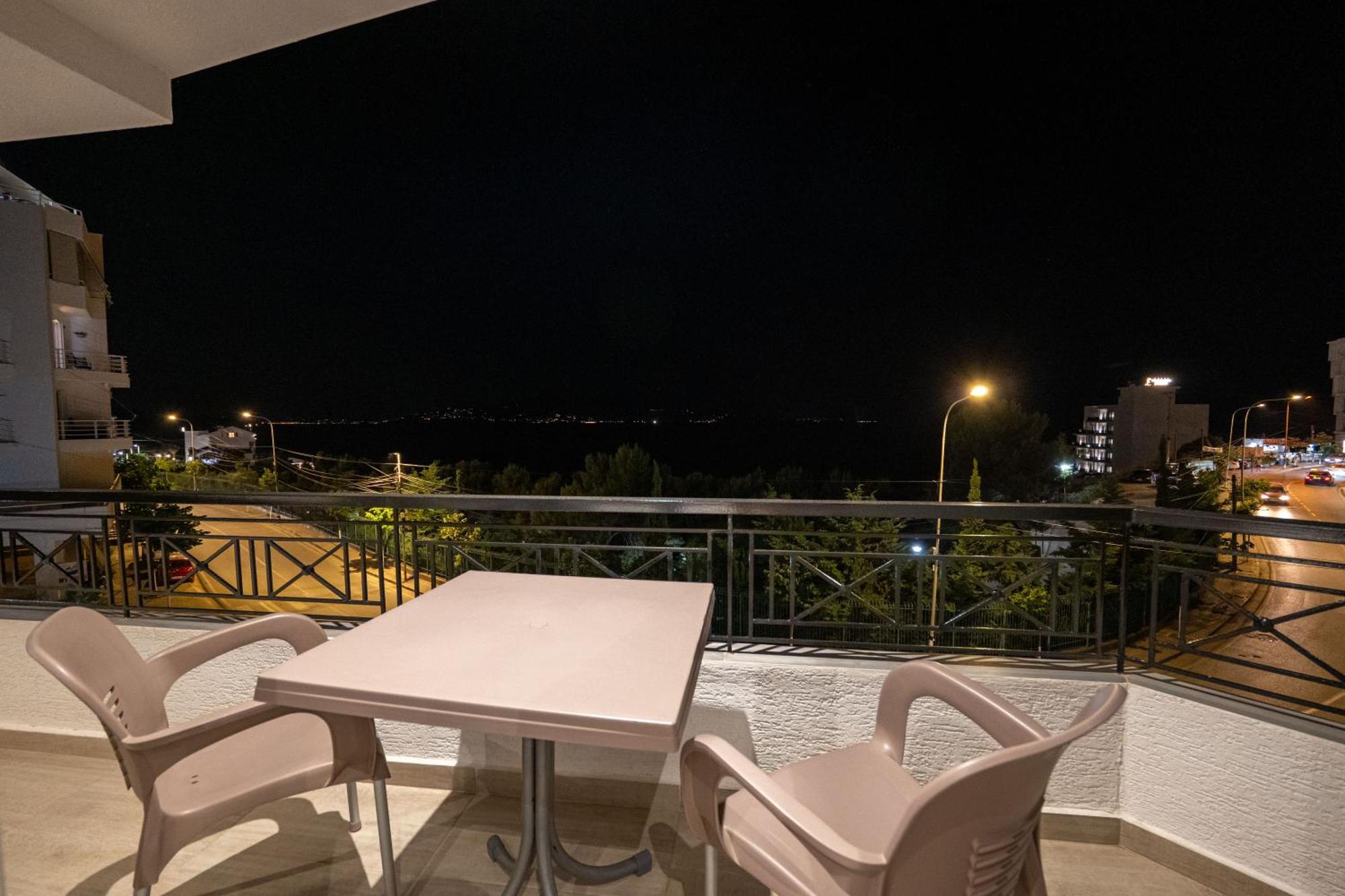 Sunkised Hotel Sarandë Esterno foto