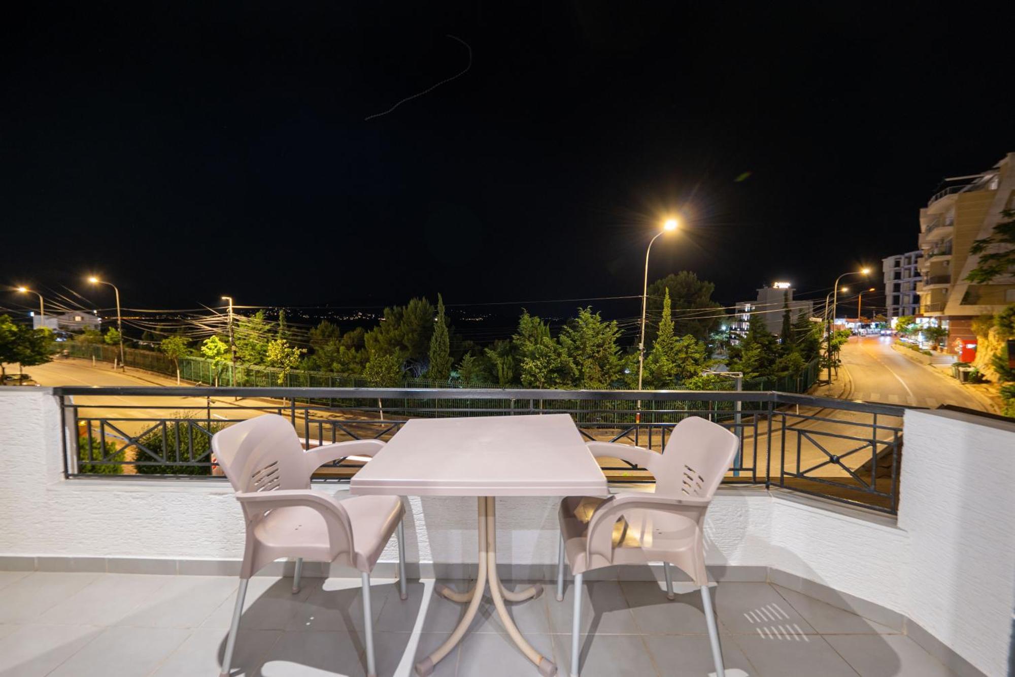 Sunkised Hotel Sarandë Esterno foto